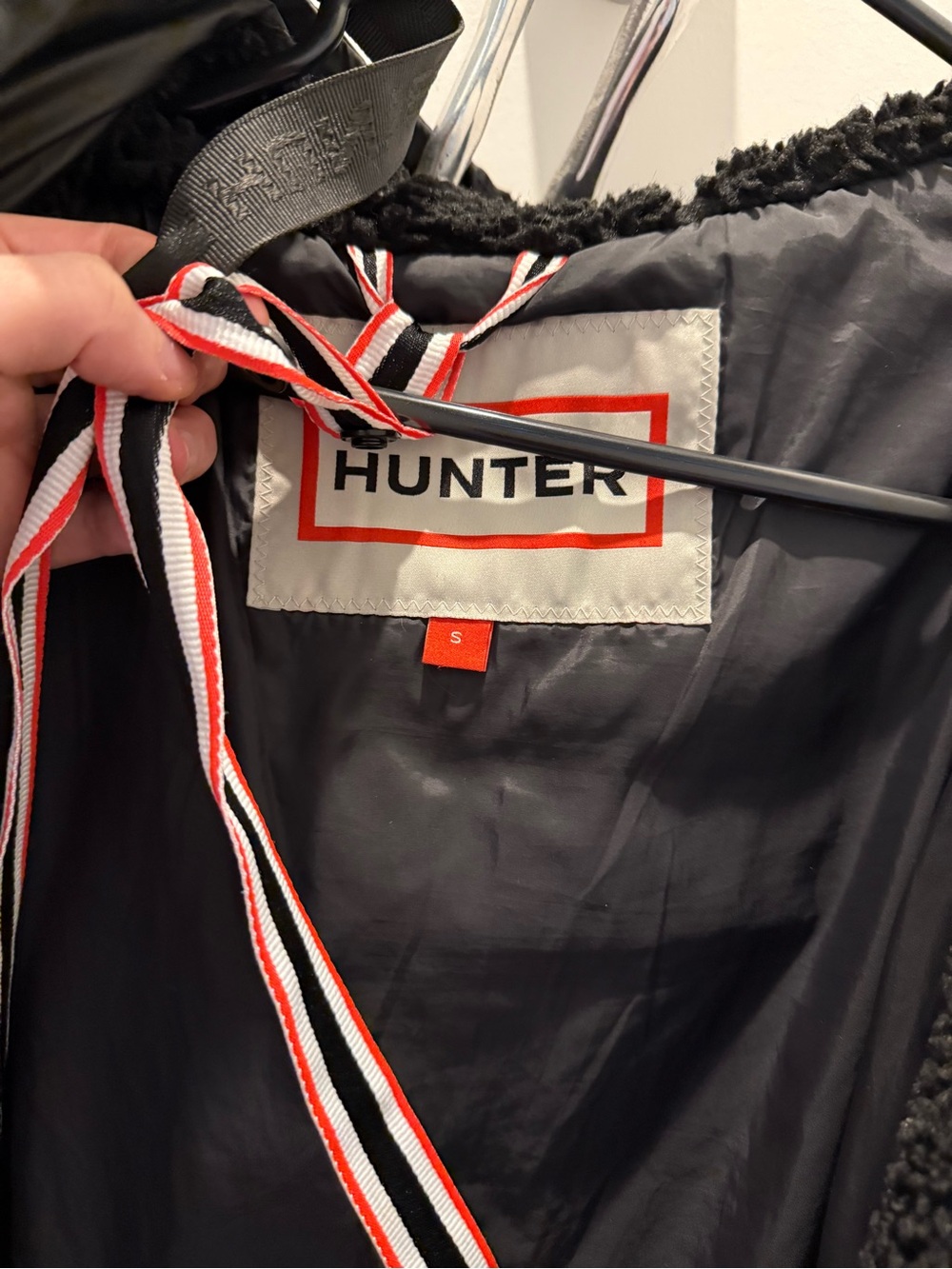 Hunter Interpreted Short (Waist Length) Quilted Hooded Puffer - Size S / M - Picture 4 of 8